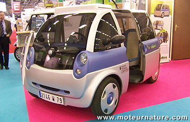 Voiture électrique au salon Buy&care