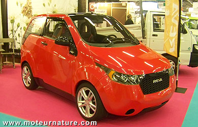 Voiture électrique au salon Buy&care