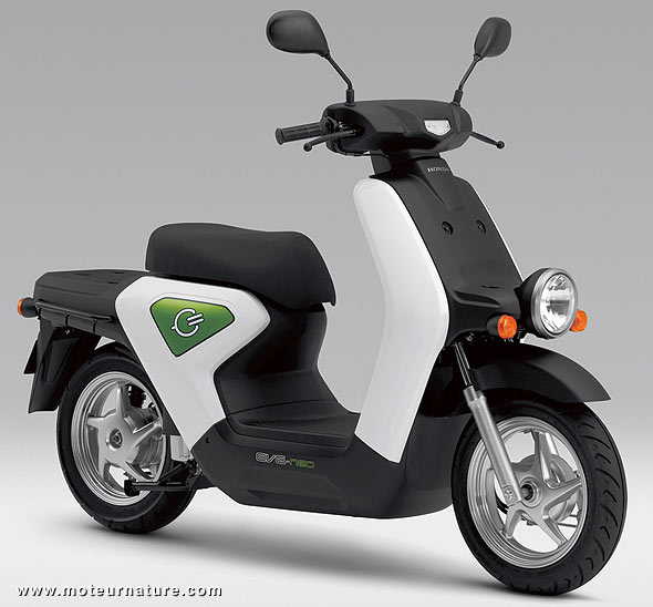 Scooter électrique Honda EVE-neo et EV-Cub