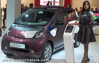 Voiture électrique au salon de l'auto de Bologne