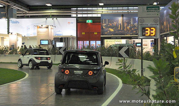 Voiture électrique au salon de l'auto de Bologne