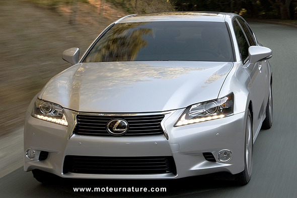 En attendant la version hybride, voici la Lexus GS350