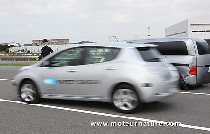 Système autonomue de direction d'urgence Nissan