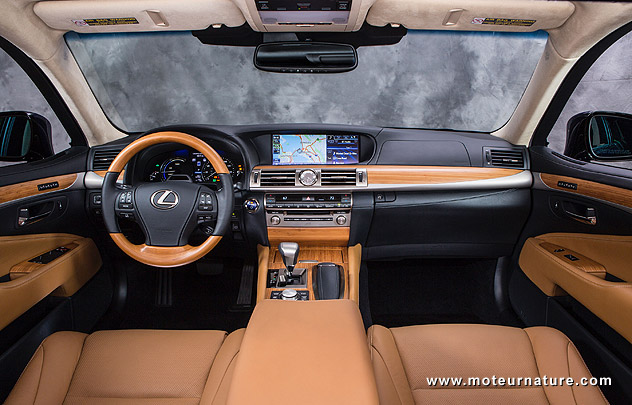 Lexus LS600h