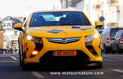 Yellowcab, une offre de quasi-taxis en Opel Ampera