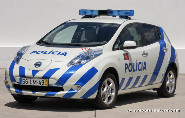 Nissan-Leaf-Policia