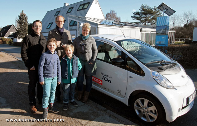 La Peugeot Ion à l'énergie solaire, comme la maison